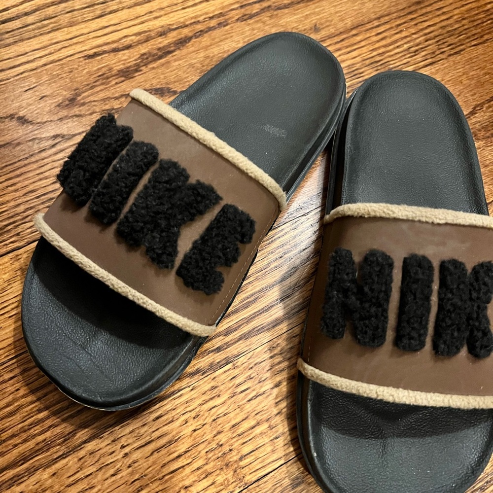 Nike Offcourt slides
